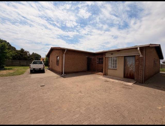 9 BEDROOM HOUSE FOR SALE IN VANDERBIJLPARK CE 3